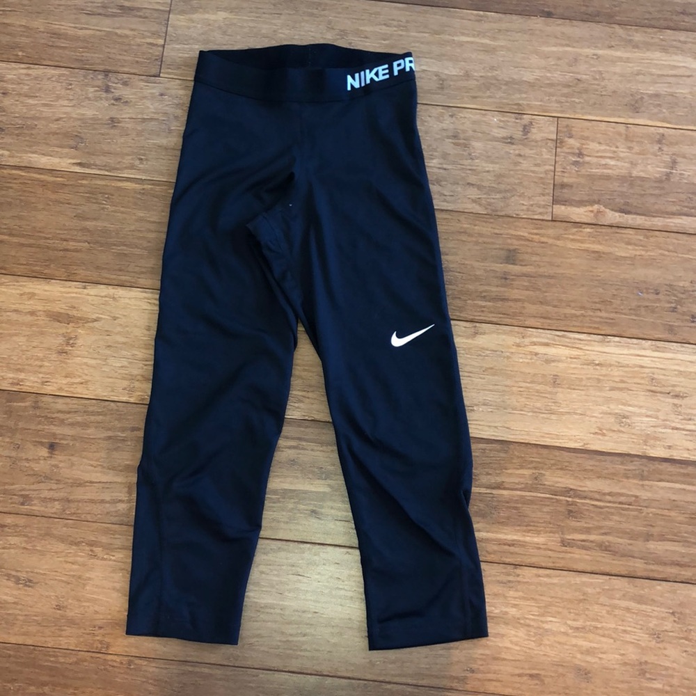 Nike women’s brand new leggings capri style